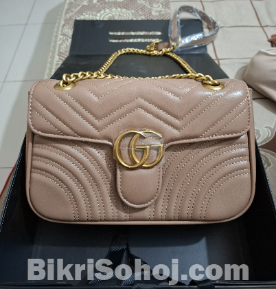 Stylish Gucci Crossbody Bag | Medium Size & Trendy Design